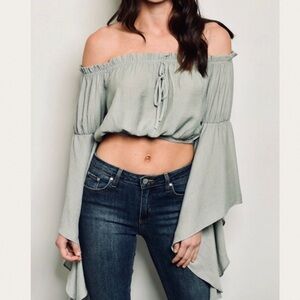 Maggie May papillon butterfly Sleeve peasant top